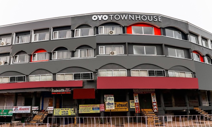 Indore House | Super OYO Townhouse 135 Gandhi Hall