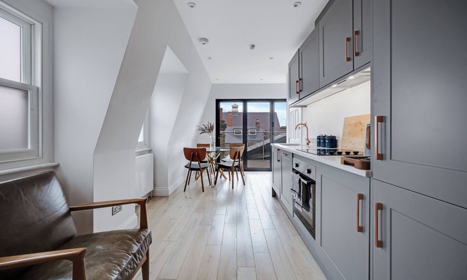 Shaftesbury Apartment | Super Stylish 1 Bedroom Apartment with Roof Terrace