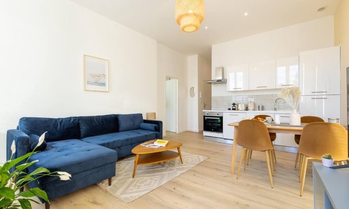 Notre-Dame du Mont Apartment | Super T2 (55 m2) proche du Cours Julien