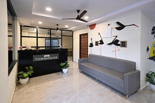 Champapet Hotel | Super Townhouse De Alphabet Karmanghat