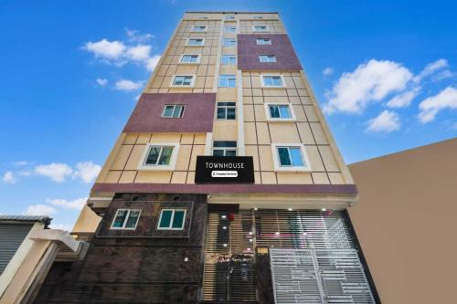 Hyderabad Hotel | Super Townhouse Kokapet Near GAR