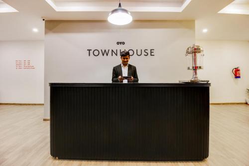Begumpet Hotel | Super townhouse moosapet Rcc Prime