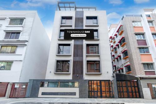 New Town Hotel | Super Townhouse Oak DLF Newtown Bus Terminal
