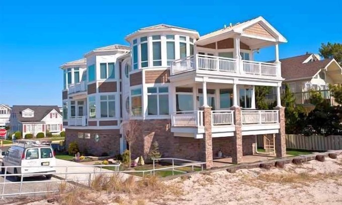 South End Condo | Super upscale, one of a kind designed beach front property just steps away from the beach