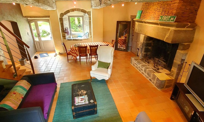 Tinteniac House | Superb 17th century house. Tranquility. Games room/Trampoline
