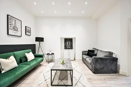 Ealing Apartment | Superb 1bed Ealing Apartment- Steps to Tube & City Attractions