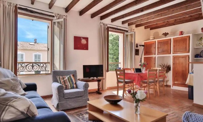 Antibes City Centre Apartment | Superb 2 Bed Apt in Antibes Old Town