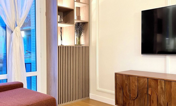 Riquier Apartment | SUPERB 2-ROOM APARTMENT, NEWLY RENOVATED. CLOSE TO PORT AND SHOPS.