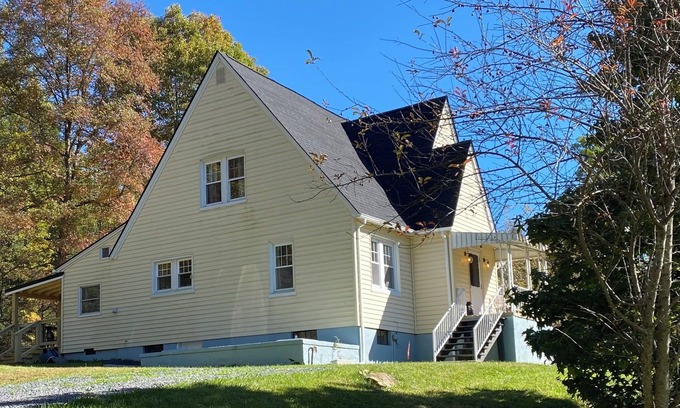 Edmond House | Superb 4-bedroom house 2 mi NRG Bridge/Pet Friendly/Hot Tub/Fire Pit