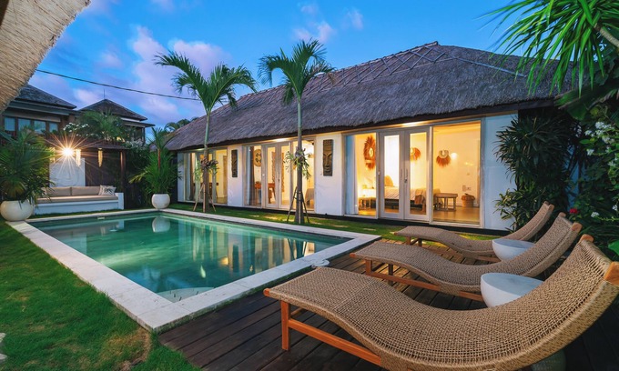 Padonan Villa | Superb 4-bedroom Tropical Villa Canggu