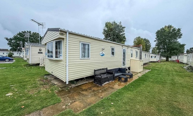 Clacton-on-Sea House | Superb 8 berth caravan with free WiFi at Highfield Grange ref 26706WR