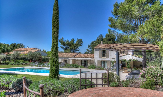 Eygalieres Villa | Superb air conditioned villa, pool heated at Eygalières