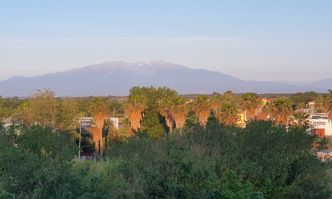 Canet-en-Roussillon Apartment | Superb air-conditioned apartment, wifi, parking space 2 min from Marina.