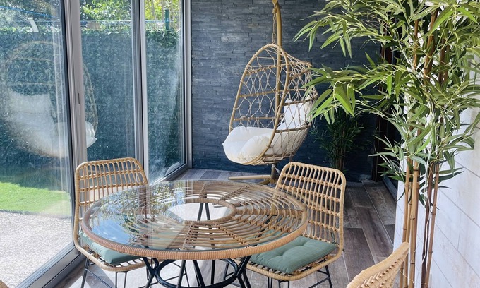 Bastide Giraud Apartment | Superb apartment with swimming pool and tennis court