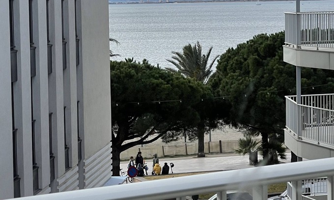 Roses Town Center Apartment | Superb apartment, facing the beach, in the center of Rosas with beautiful terrace.