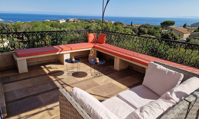 L'Ile-Rousse Apartment | SUPERB APARTMENT MAGNIFICENT VIEW OF THE ISLANDS, THE SEA, CAPE CORSICA WIFI PARKING