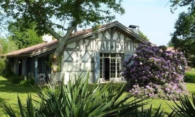 Levignacq House | Superb Bergerie Landaise with heated swimming pool!