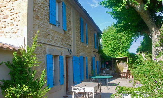 Salon-de-Provence House | Superb farmhouse, tree house, swimming pool, billiard, trampoline, table football
