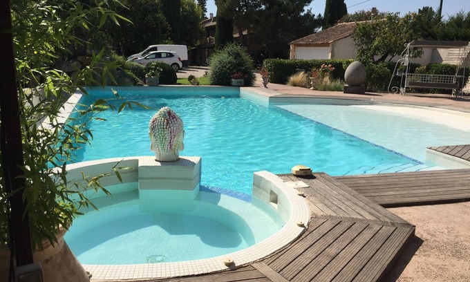 Orgon House | Superb Gîte with private pool and jacuzzi