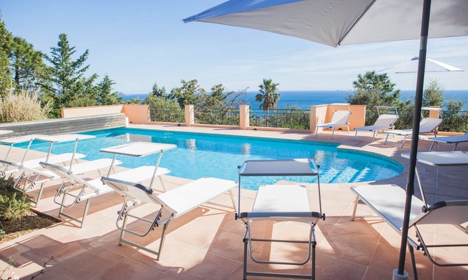 Roquebrune-sur-Argens Villa | Superb heated pool villa 180 ° view of the Mediterranean Sea