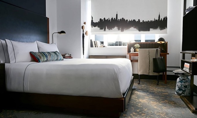 Midtown East House | Superb Location! Close to Metropolitan Museum and Central Park!