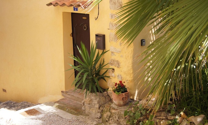 Callas House | Superb Provencal Village House with South Facing Roof Terrace with Stunning View