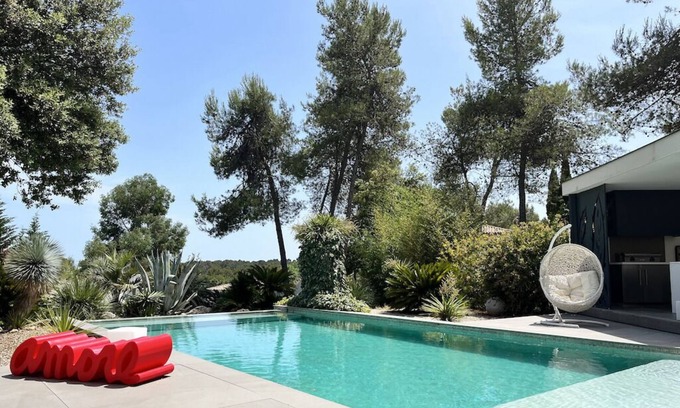 Saint-Gely-du-Fesc Villa | Superb villa with swimming pool, spa, games room, gym,