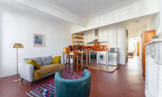 Le Chapitre Apartment | Superbe appart, central, petit balcon & vue Place