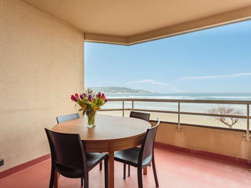 Hendaye Apartment | Superbe appartement rénové face à la plage avec parking et balcon - FR-1-2-420