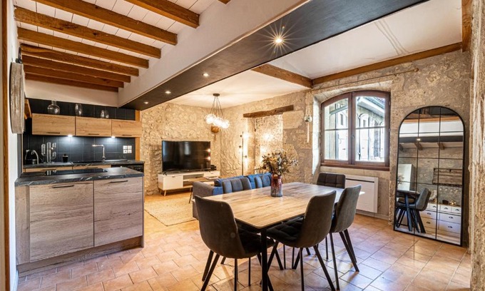 Auch Apartment | Superbe appartement, situé au cœur de la ville.