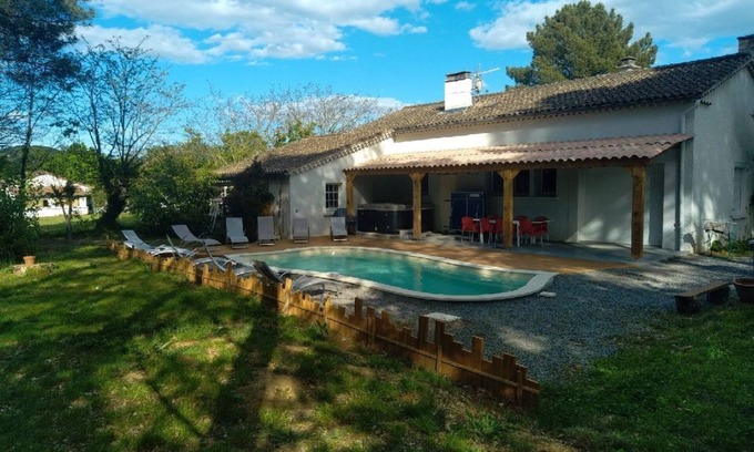 Ruoms House | Superbe Maison, Piscine, Jacuzzi Grand Jardin Sans vis à vis