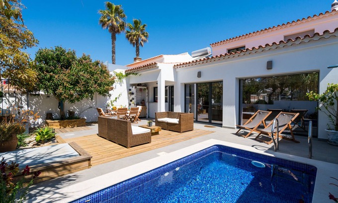 Ameijeira House | Superbly located, 15 minutes from the beach and city center.