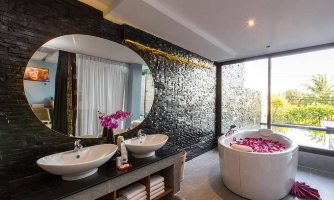 Patong Resort | Superior Jacuzzi Suite in Patong (A)