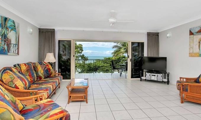 Trinity Beach Apartment | Superior Seaview Two Bedroom Apartment
