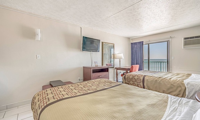 Myrtle Beach Hotel | Superior Studio Suite Ocean Front
