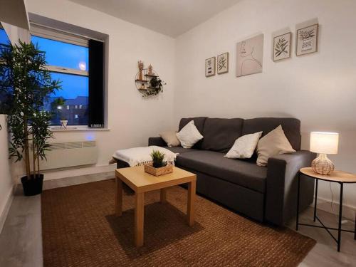 Grangetown Apartment | SuperValue Suite 6 - Fast WiFi, Hotel Linen, Keyless Entry, City only 10 Mins - BY PROPERTY PROMISE