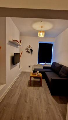 Grangetown Apartment | SuperValue Suite 9 - Fast WiFi, Hotel Linen, Keyless Entry, City only 10 Mins - BY PROPERTY PROMISE