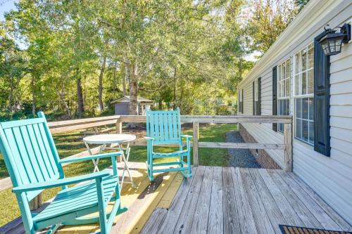 Supply House | Supply Cottage with Deck Less Than 2 Mi to the Beach!