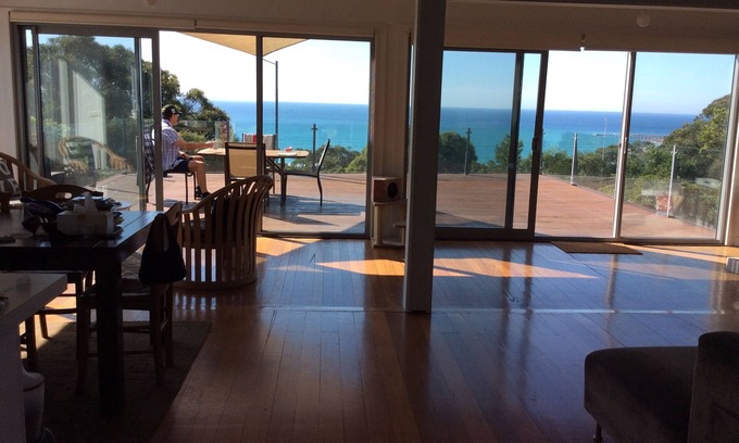 Lorne House | SUPREME POSITION - Amazing Coastal Views