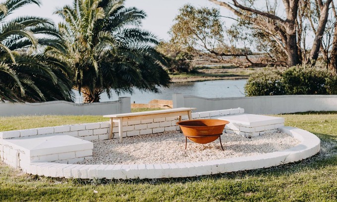 Wonnerup House | Sur Isle Estate. 11 bed entertainer, walk to local beach