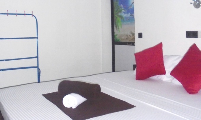Pottuvil Division 2 Hotel | Surf Bay Resort