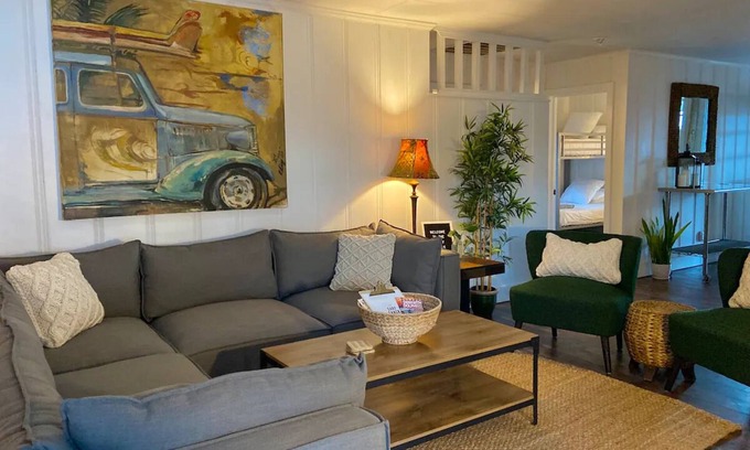 Bel Air House | Surf Shack - Steps to the beach!
