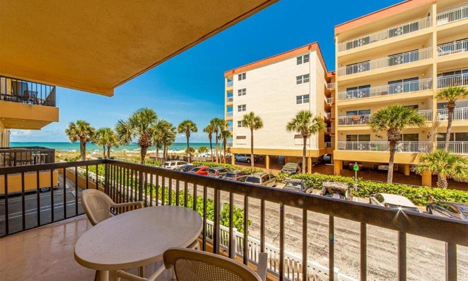 Madeira Beach Resort | Surf Song by Travel Resort Services