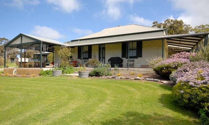 Middleton House | Surf & Turf Glenford Farm House-Pet Friendly-Wi-Fi