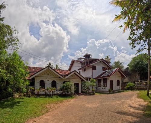Dickwella House | SurfBayVilla