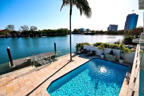 Surfers Paradise House | Surfers Paradise Escape Heated Pool STAY 5 PAY 4