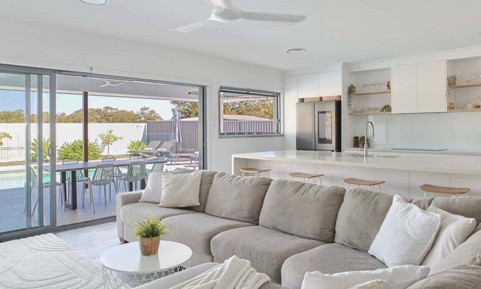 Mudjimba Resort | Surfrider Hideaway - steps to beach