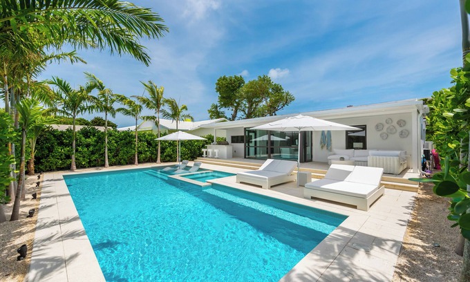 North Beach House | Surfside Beach Bungalow - heated saltwater Pool & Spa! 2 blocks from the beach!