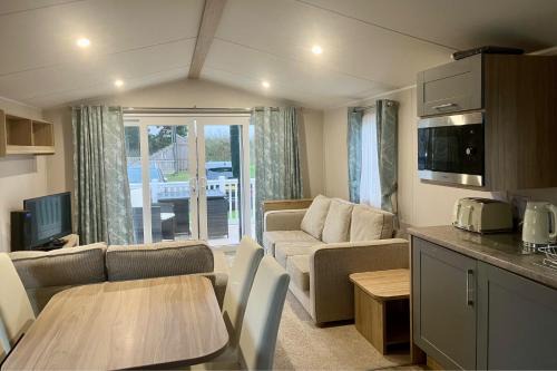 Cayton Bay Apartment | Surfside Bliss - Cayton Bay Park caravan