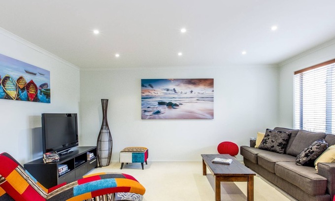 Inverloch House | Surfside Getaway in Picturesque Inverloch